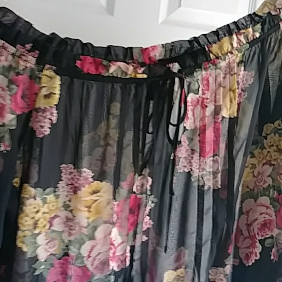 Plus size off the shoulder floral sheer - Picture 3 of 3